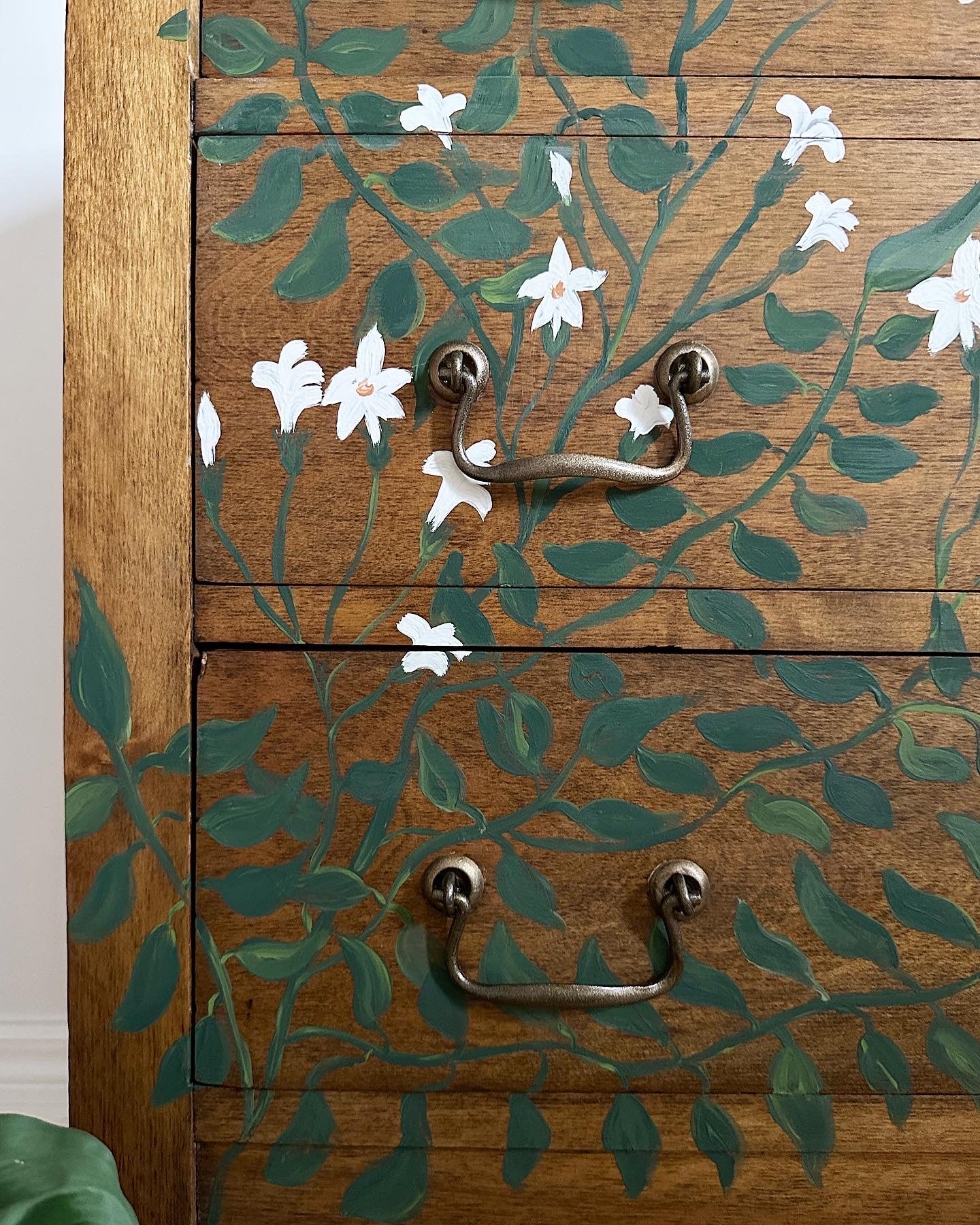 Jasmine tree solid oak dresser