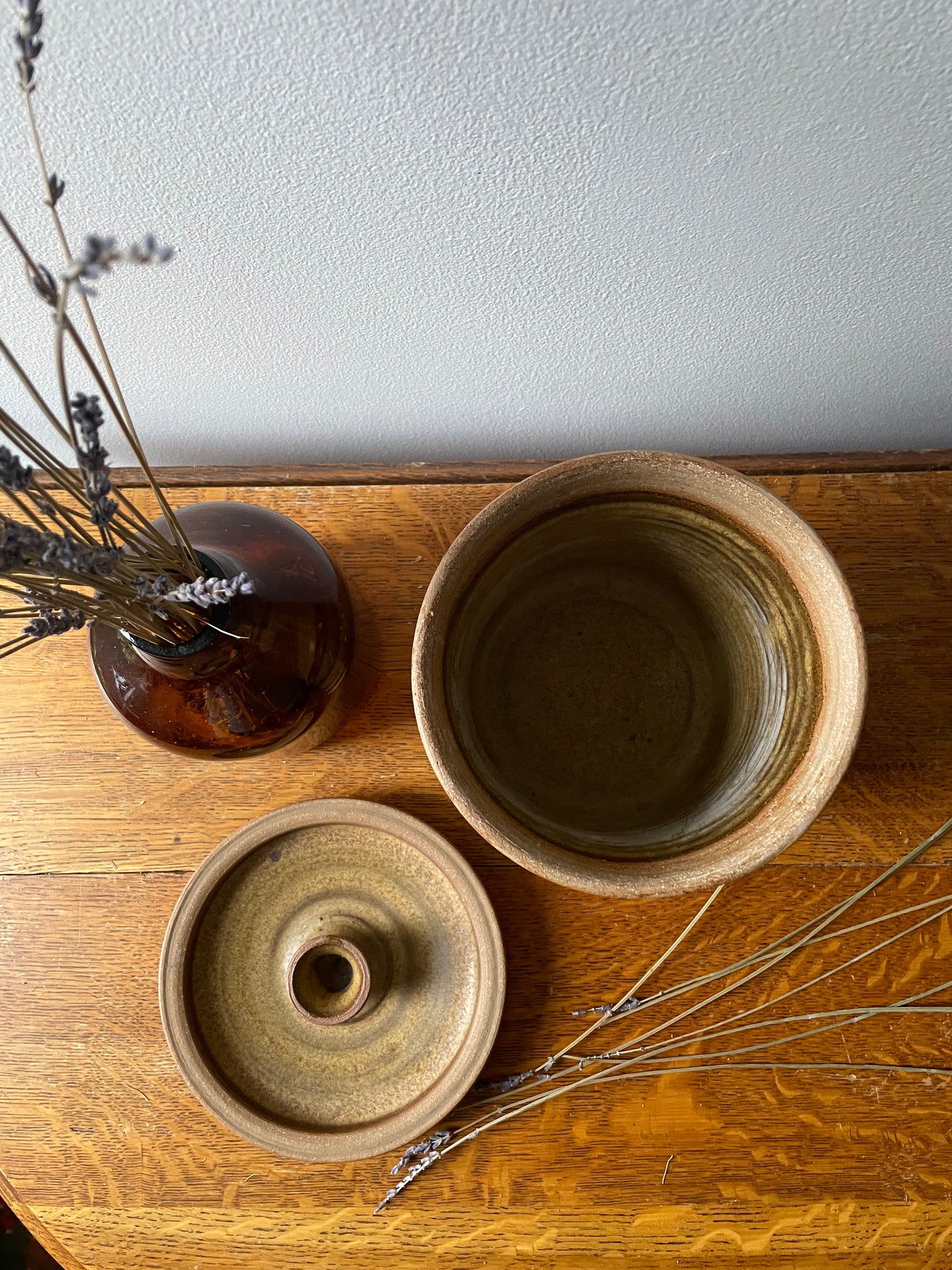 pottery container with lid